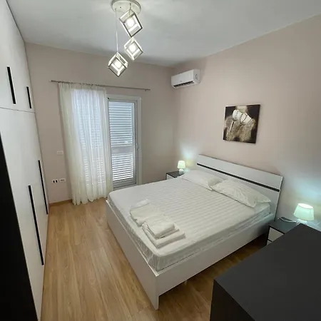 Tomorr View - Entire Floor With Veranda And Office