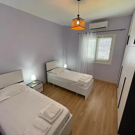 Tomorr View - Entire Floor With Veranda And Office