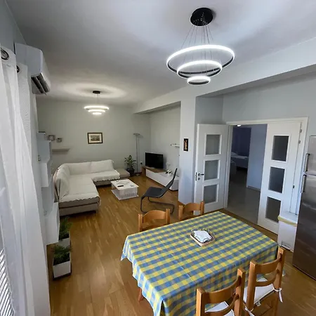 Appartamento Tomorr View - Entire Floor With Veranda And Office Berat