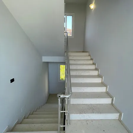 Tomorr View - Entire Floor With Veranda And Office Appartamento Berat